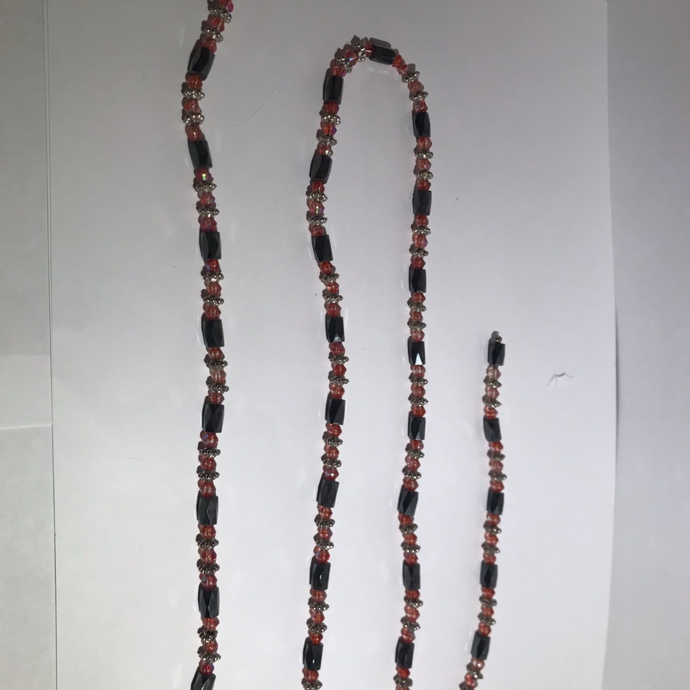 Magnetic Necklace/Bracelet, Red/Black Stones